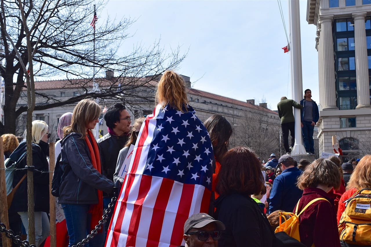 En un mar de políticas identitarias en competencia, hay un marcador en el que todos los miembros bien educados de la izquierda liberal, especialmente en Estados Unidos, están de acuerdo: ser un ciudadano con pensamiento correcto del Occidente posesclavista y poscolonial, uno debe ser activamente antirracista, antiimperialista y anticolonialista. Foto: Pixabay.