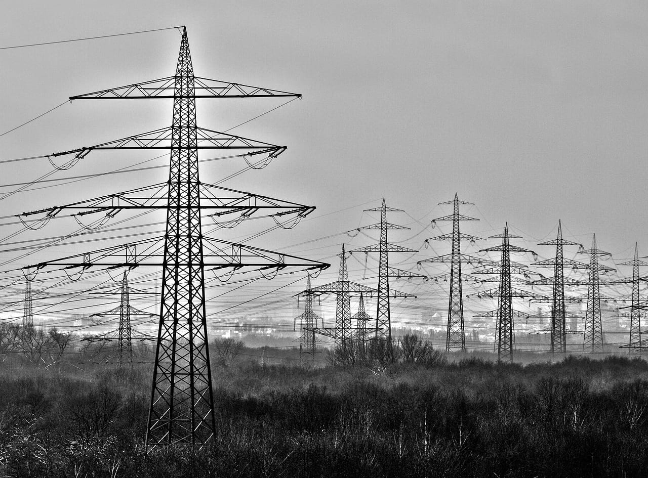 Hasta ahora muchos medios han optado por la desinformación o el silencio en torno al sector eléctrico nacional en general y la gestión de la CFE en lo particular. Foto: Pixabay.