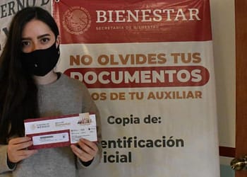 depositan centavo Jóvenes Escribiendo el Futuro