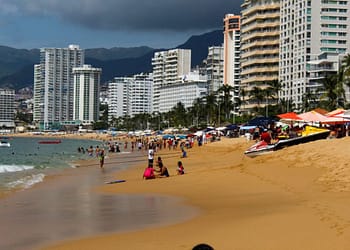 La forma más económica de trasladarse a Acapulco podría ser mediante aplicación de viajes. FOTO: acapulco.gob.mx