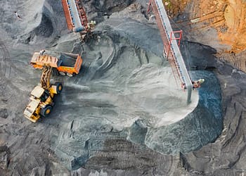 Buscan aumentar sanciones a empresas mineras, pero el gobierno ni las vigila portada