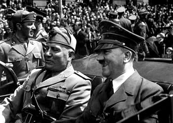 Inspirado por Benito Mussolini, que había sido nombrado primer ministro de Italia tras la “Marcha sobre Roma” de los fascistas italianos en octubre de 1922, el golpe de Estado nazi había comenzado la noche anterior. Aproximadamente a las 8 de la tarde del 8 de noviembre, Hitler y sus partidarios armados irrumpieron en un mitin político en una gran cervecería de Múnich. Foto: Wikimedia.