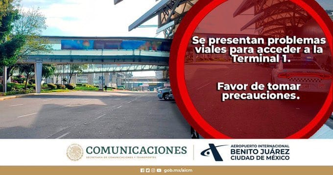 Las autoridades del aeropuerto pidieron a los usuarios tomar precauciones para llegar a tiempo por el bloqueo de taxistas Foto: Twitter AICM