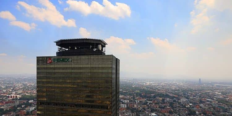 Pemex tiene muchísimos y todo tipo de problemas y desafíos. Muchos heredados y otros generados por la actual administración. Sin embargo, la evidencia de los datos oficiales y generales es incontrovertible: Pemex es uno de los mejores negocios para el país. Foto: Wikimedia.