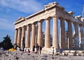 Los griegos son conocidos por valorar el equilibrio entre el trabajo y la vida privada, y ya trabajan más horas que otros europeos. Foto: Pixabay.