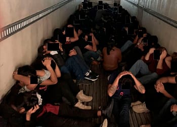 Traficantes de personas pagan 50 mil pesos a adolescentes de EU para cruzar a migrantes por la frontera portada