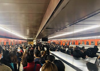 Cada semana los usuarios reportan fallas y retrasos en distintas líneas del Metro de la CDMX | Foto: Twitter @Ansdry