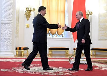 La asociación «sin límites» de Xi con Putin se está convirtiendo rápidamente en un lastre militar para China. Foto: Wikimedia.