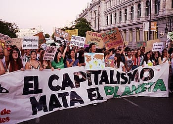 De la misma manera, Keynes y Marx suponían que el capitalismo caería mucho antes de que la naturaleza se rebelara en contra de su explotación; ahora enfrentamos la amenaza existencial del cambio climático, con pocas esperanzas de un esfuerzo global exitoso para combatirlo. Foto: Wikimedia.