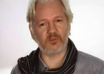 Assange no eligió lanzar WikiLeaks y revelar secretos de Estado para darle un poco de sabor a su vida. Lo hizo porque no podía haber hecho otra cosa. Por esa razón, sospecho que es un hombre feliz, a pesar de todo el sufrimiento que ha soportado. Foto: Wikimedia.