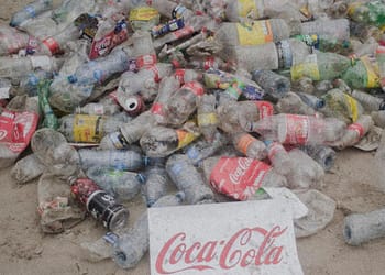 Por cuarto año consecutivo, Coca-Cola es el contaminante más grande mundo, señala ONG. Foto: Greenpece