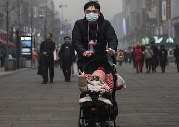Los políticos chinos deben implementar de alguna manera políticas para reducir el costo de criar a los niños sin colapsar la economía | Foto: Project Syndicate