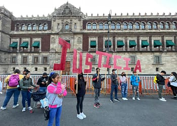 Ciudadanos salen a las calles a pedir Justicia por los asesinatos en Guerrero y todo el país: Imagen: Twitter Marco J Ortega.