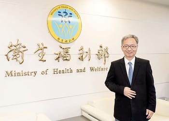 Taiwán se ha dedicado arduamente a alcanzar la cobertura sanitaria universal y ha mejorado constantemente la calidad de la atención sanitaria durante las últimas décadas, de acuerdo con las recomendaciones de la OMS. Foto: Dr. Hsueh Jui-yuan. Ministro de Salud y Bienestar. República de China (Taiwán)