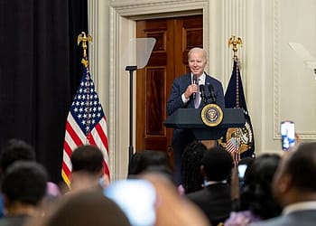 Las crecientes preocupaciones sobre la edad de Biden (ahora tiene 81 años y tendría 86 al final de un segundo mandato) se han convertido en el tema central de la campaña. Foto: Wikimedia.