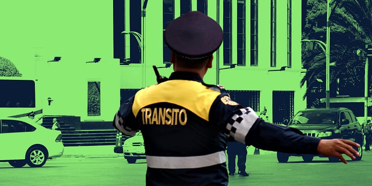 En el sitio oficial de la SEMOVI puedes consultar a aquellos agentes de tránsito que están facultados para multar. FOTO: ssc.cdmx.gob.mx
