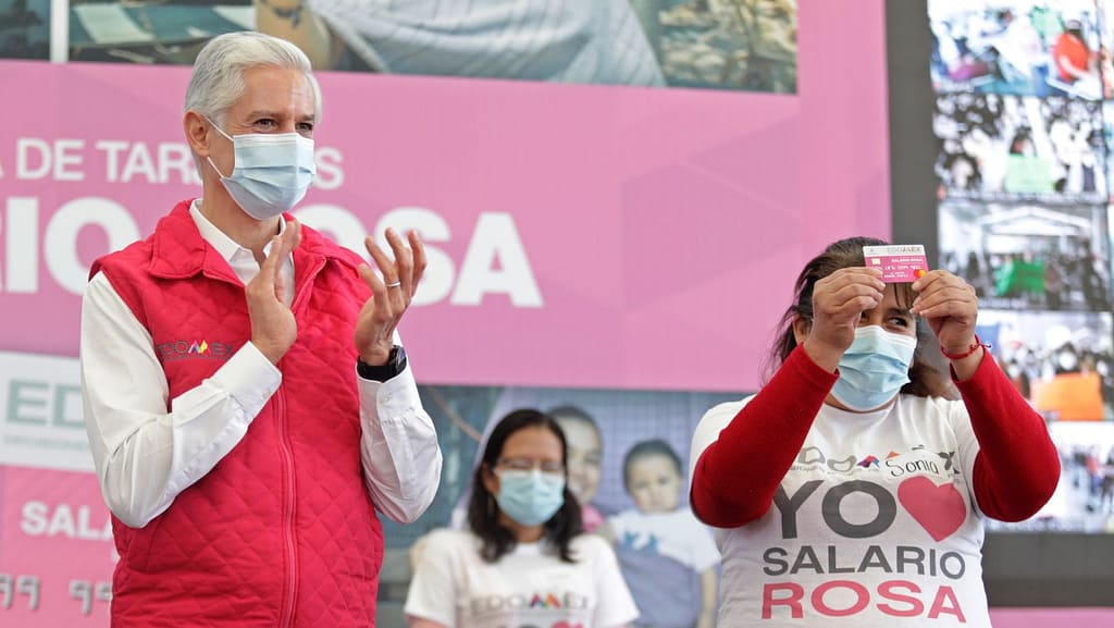 Entrega de tarjeta Salario Rosa