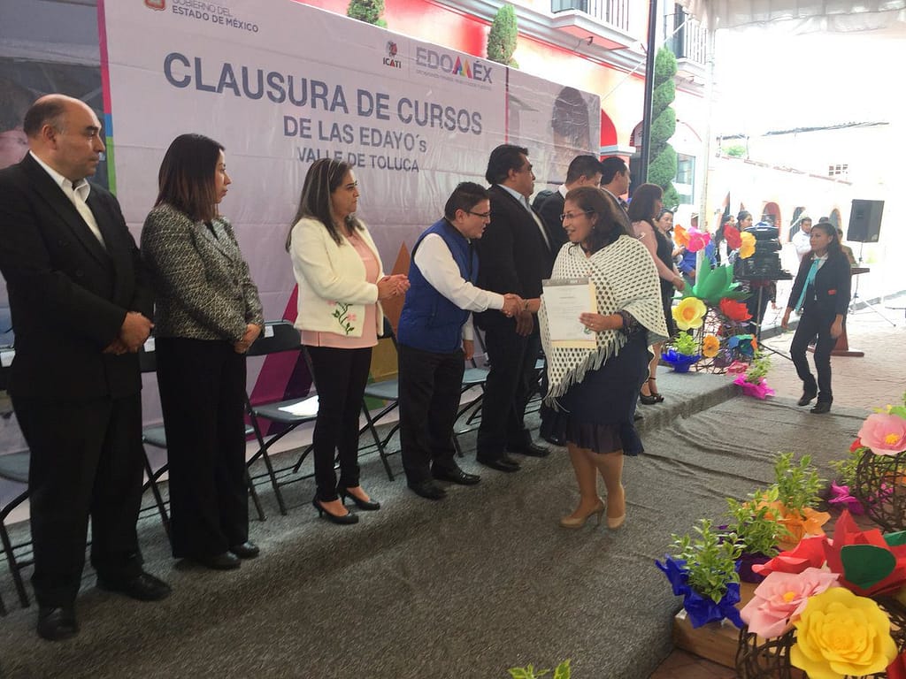 Los EDAYOs enseñan oficios a mexiquenses y les dan una constancia de estudios 