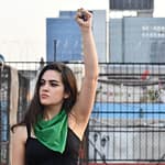 La senadora electa forma parte de colectivos feministas y grupos contra la violencia de género