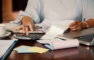 Quedan pocos días, evita retrasos y asegúrate de contar con todos los requisitos necesarios para presentar tu declaración anual / imagen: freepik.es