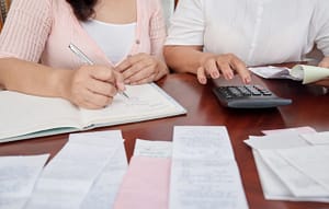 Lleva un registro puntual de todos los pagos que tienes que hacer al mes para evitar afectaciones mayores en el Buró de Crédito / imagen: freepik.es