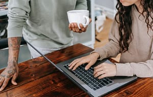 El pre-registro y la acreditación de los cursos en materia empresarial para solicitar microcréditos del FONDESO son procedimientos que puedes realizar desde la comodidad de tu casa / imagen: pexels.com