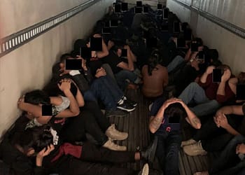 Traficantes de personas pagan 50 mil pesos a adolescentes de EU para cruzar a migrantes por la frontera portada