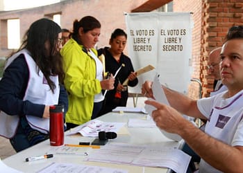 Durante todo el año organiza procesos electorales o establece estándares para llevarlos a cabo | Foto: Capital 21 CDMX