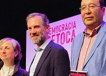 Tunden a Aristegui por presentar libro de Lorenzo Córdova y Ciro Murayama portada