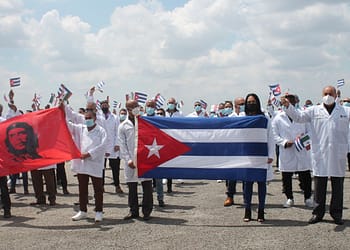 Médicos cubanos han costado a México hasta 100 millones de pesos