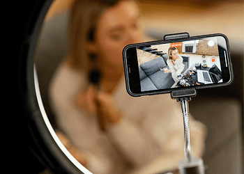 YouTube paga entre $6 y $11 pesos por cada mil visualizaciones. FOTO: freepik.es