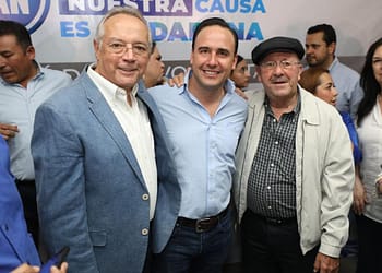 Manolo Jiménez con integrantes del PAN Foto: Manolo Jiménez