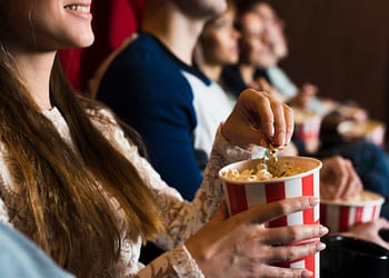 En México se produce un gran número de películas, sin embargo, no todas llegan a las salas de cine. FOTO: freepik.es/autor/freepik