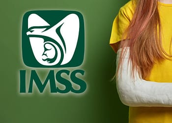 El médico tratante del IMSS es quien expide el certificado y determina el tiempo probable de días para la recuperación de la enfermedad del asegurado.  Foto. Datanoticias.
