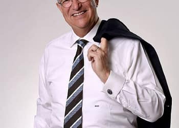 Siempre desafiante, Ricardo Salinas Pliego ha estado en el ojo del huracán tanto por su estilo polémico, directo y hasta grosero que muchas veces utiliza en Twitter, como por sus rivalidades empresariales. Foto: Wikimedia.