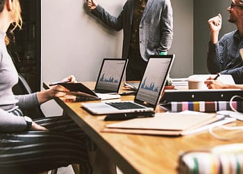 Es responsabilidad de las empresas evitar causar daños a sabiendas y solucionar los problemas que crean, y es tarea del gobierno hacerlas rendir cuentas. Foto: Pixabay.
