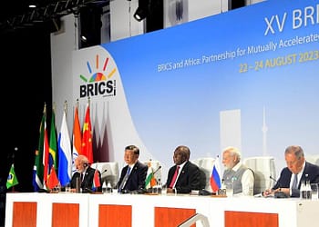 Si la guerra de Ucrania se prolonga, y si China sigue amenazando con tomar Taiwán por la fuerza, el G20 se dividirá entre amigos de los BRICS y amigos del G7. ¿Dónde aterrizará India cuando por fin se vea obligada a bajarse de la valla?. Foto: Gobierno de Sudáfrica.