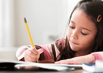 hay clases lunes 2 de octubre 2023