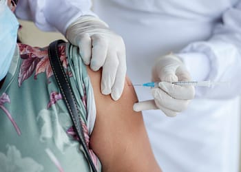 Vacuna VPH. Imagen: FRANK MERIÑO (Via Pexels)