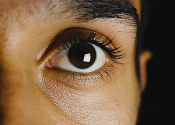 ¿Por qué me tiembla el ojo?