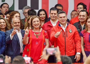 Xóchitl portada Una vida criticando al PRI, pero hoy abraza los colores del partido