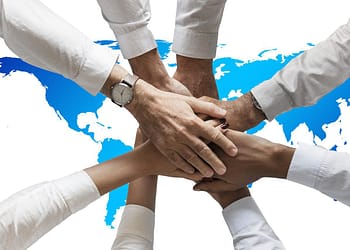 Al intentar mitigar los riesgos de seguridad a través de la desglobalización (reshoring, onshoring y “friend-shoring”), corremos el riesgo de aumentar las amenazas económicas y de seguridad que presenta un mundo más fragmentado. Aunque los vínculos económicos con rivales pueden crear dependencias peligrosas, también pueden actuar como salvaguardia contra la hostilidad. Foto: Pixabay.