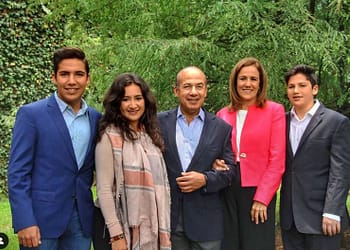 a que se dedican los hijos de felipe calderón portada