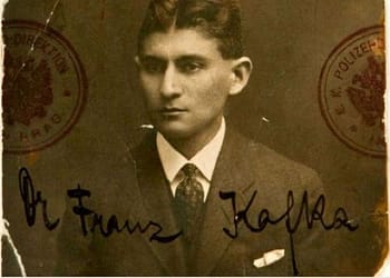 En el caso de Franz Kafka la literatura fue la alternativa por la que este autor sublimó sus inquietudes y pensamientos más íntimos en torno a la naturaleza humana: lo personal tratado de manera universal. Foto: Wikimedia.