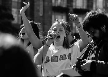 Los estudiantes de las universidades privadas más caras pueden considerar que les conviene demostrar su buena fe interseccional como antirracistas, antiimperialistas y anticolonialistas superando a las minorías en su celo. Es una forma de aferrarse a posiciones de liderazgo en las esferas intelectual y cultural. Foto: Pixabay.