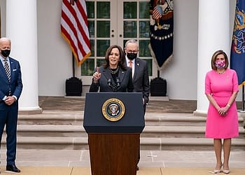 Biden ha respaldado a la vicepresidenta Kamala Harris, al igual que Bill y Hillary Clinton y otros demócratas de alto perfil , y Harris respondió señalando su intención de “ganar y ganar” la nominación. Foto: Wikimedia.