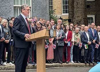 Para demostrar que una divergencia permanente con Europa es ahora parte integrante de la ideología laborista y no sólo un recurso temporal para recuperar a los votantes de clase trabajadora del Brexit, Keir Starmer, el primer ministro laborista entrante, llegó al extremo de descartar la reincorporación a la unión aduanera o al mercado único de la UE mientras viva. Foto: e Creative Commons Attribution-Share Alike 4.0 International. Parrot of Doom. Wikimedia.