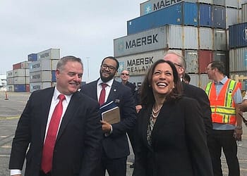 Harris debería presentarse como una presidenta que abordará los problemas que enfrenta la economía estadounidense, no como alguien que implementará cambios radicales. Foto: Wikimedia.