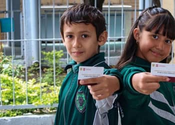entrega-de-tarjetas-mi-beca-para-empezar