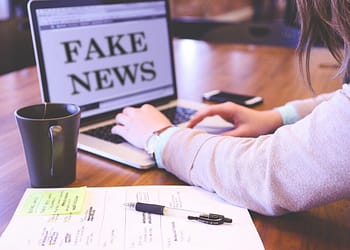 El mundo está inundado de mentiras y distorsiones, en gran medida debido al auge de las redes sociales y las plataformas digitales. Foto: Pixabay.